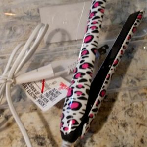 Travel size flat iron